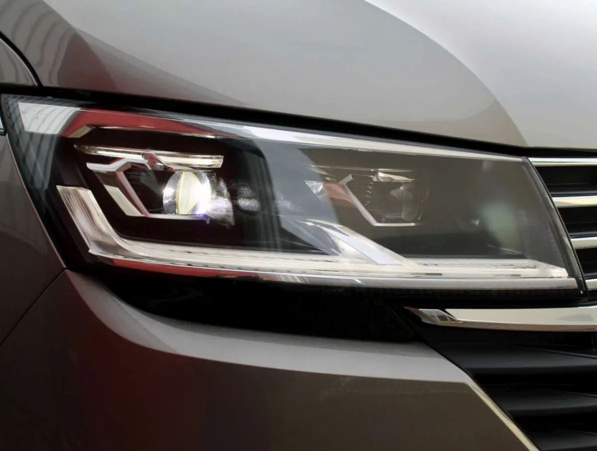 Caravelle 2.0 TDI L1 204 pk