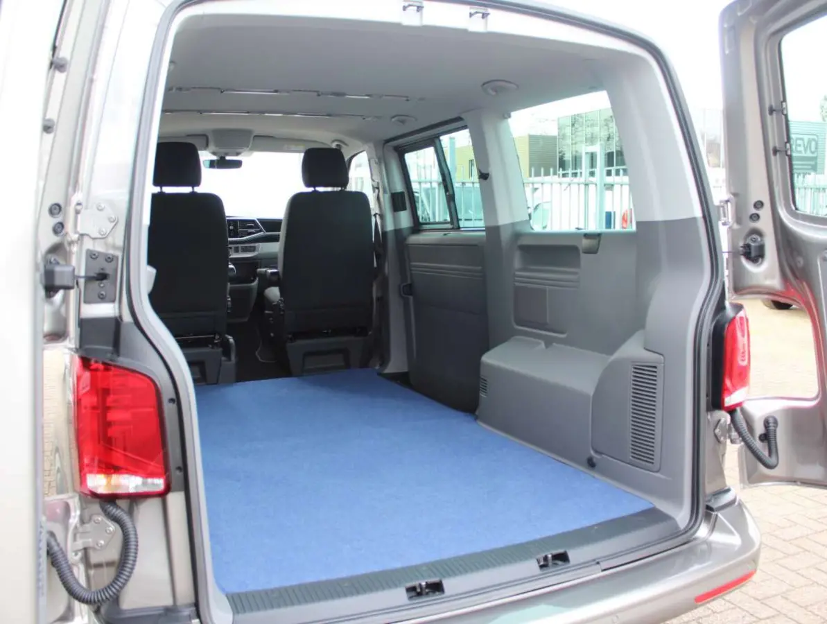 Caravelle 2.0 TDI L1 204 pk
