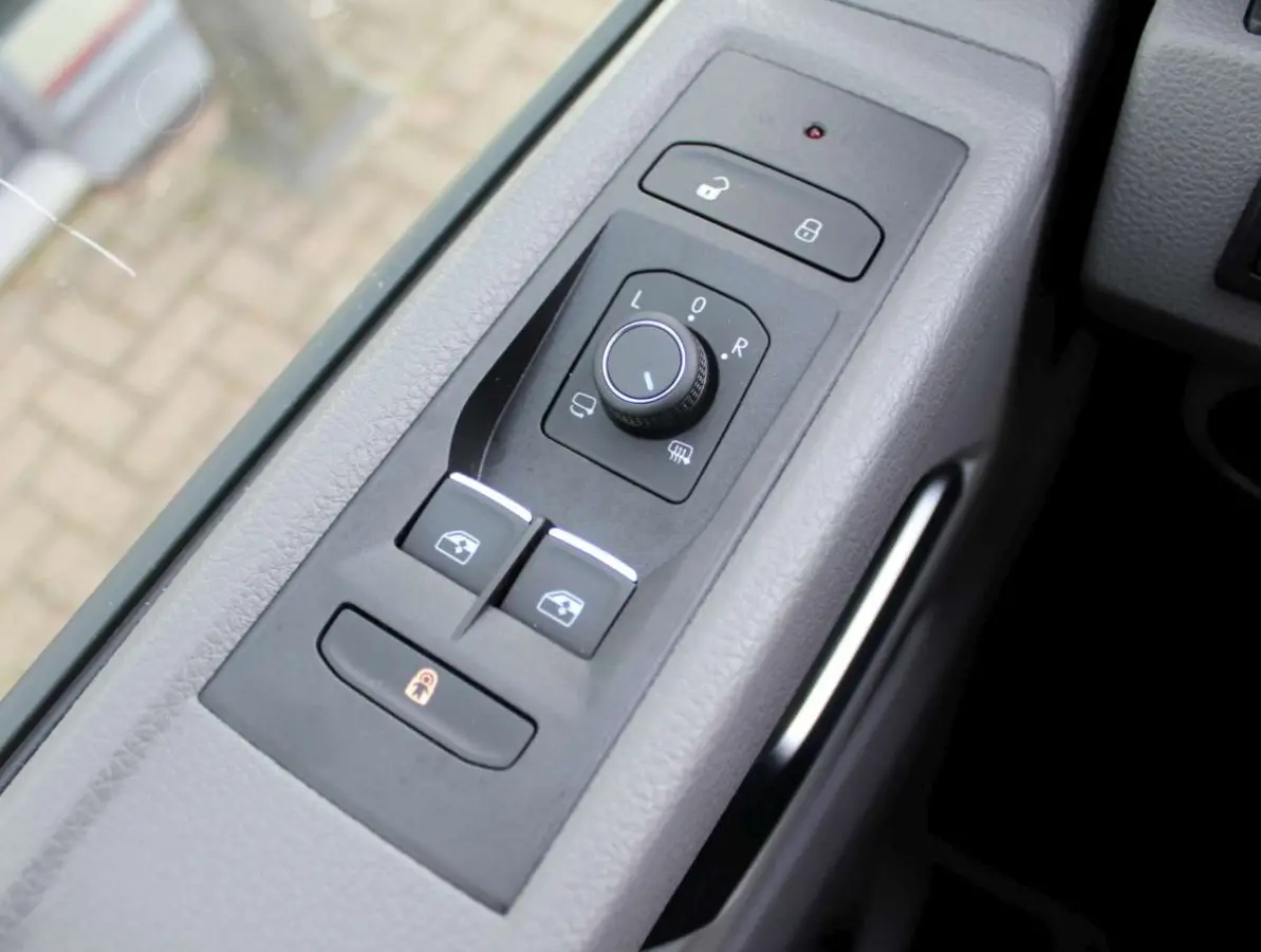 Caravelle 2.0 TDI L1 204 pk
