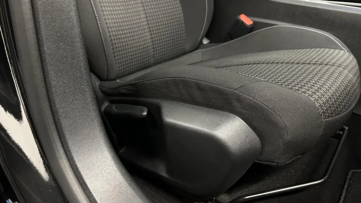 1.2 PureTech Blue Lease Executive PANO CARPLAY NAVI.