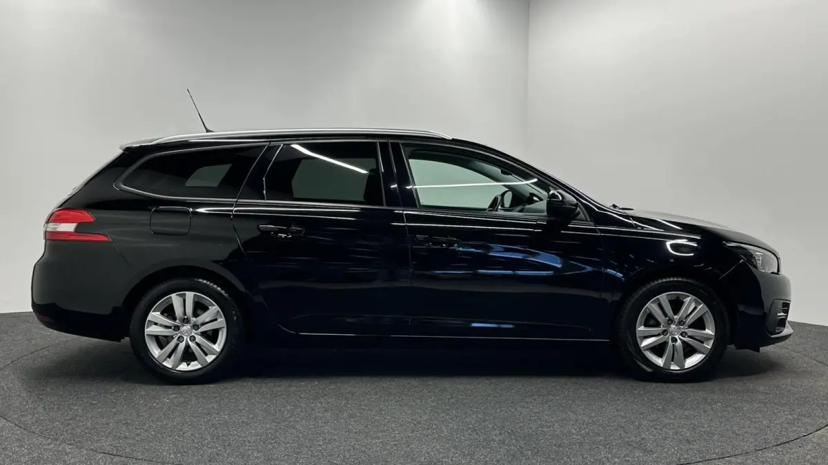 1.2 PureTech Blue Lease Executive PANO CARPLAY NAVI.