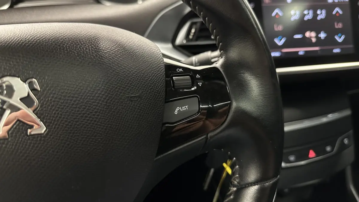 1.2 PureTech Blue Lease Executive PANO CARPLAY NAVI.