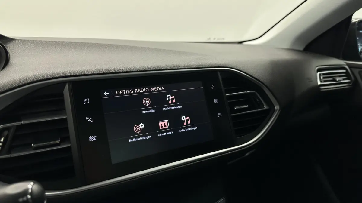 1.2 PureTech Blue Lease Executive PANO CARPLAY NAVI.