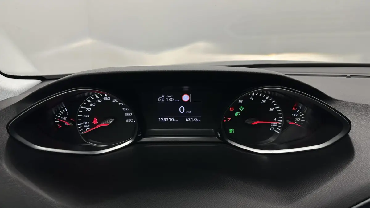 1.2 PureTech Blue Lease Executive PANO CARPLAY NAVI.