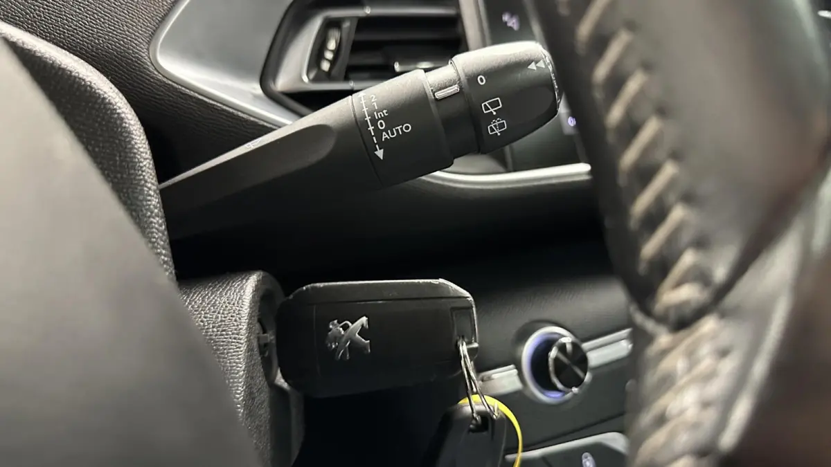 1.2 PureTech Blue Lease Executive PANO CARPLAY NAVI.