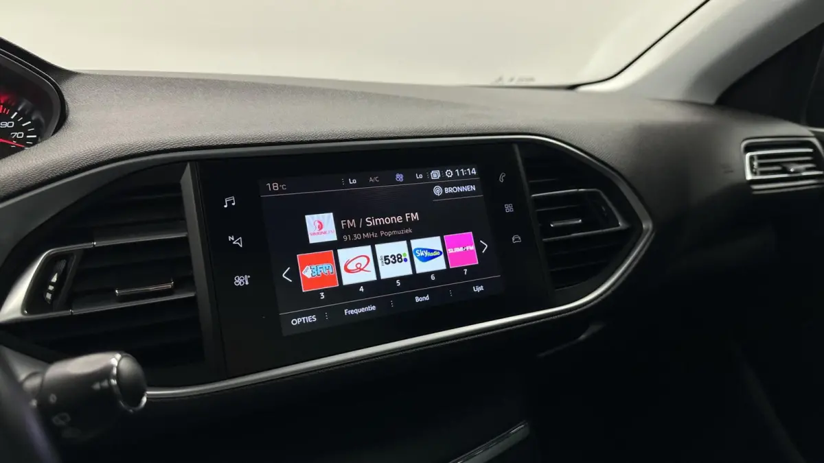 1.2 PureTech Blue Lease Executive PANO CARPLAY NAVI.
