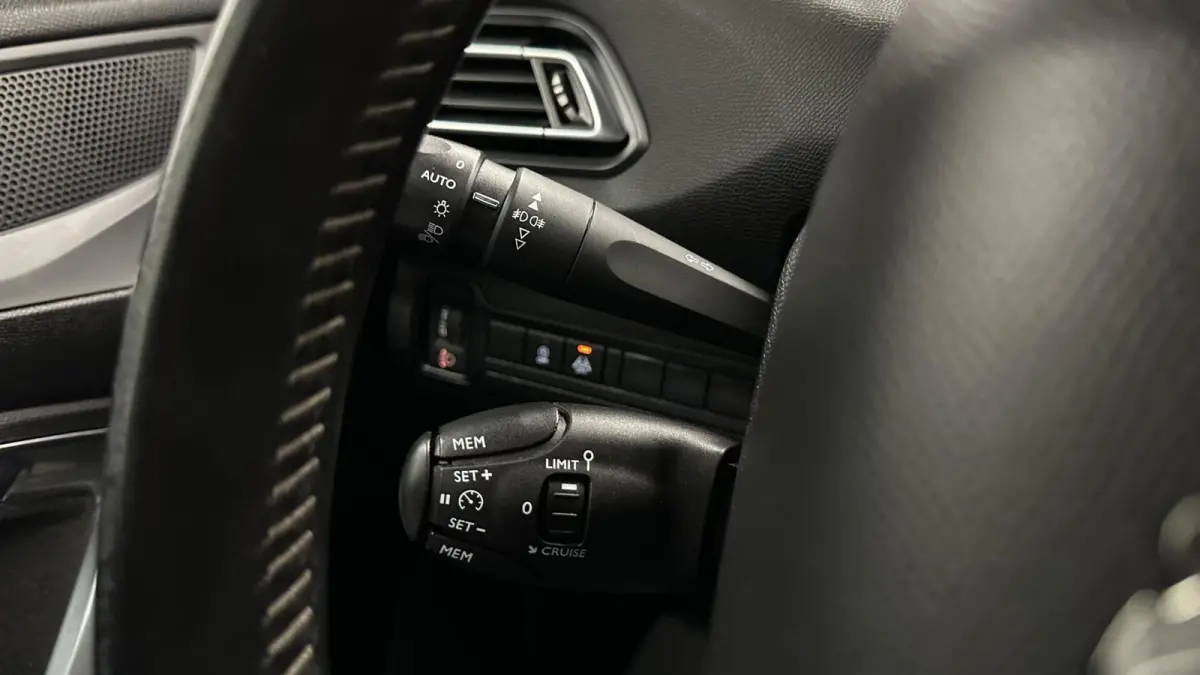 1.2 PureTech Blue Lease Executive PANO CARPLAY NAVI.