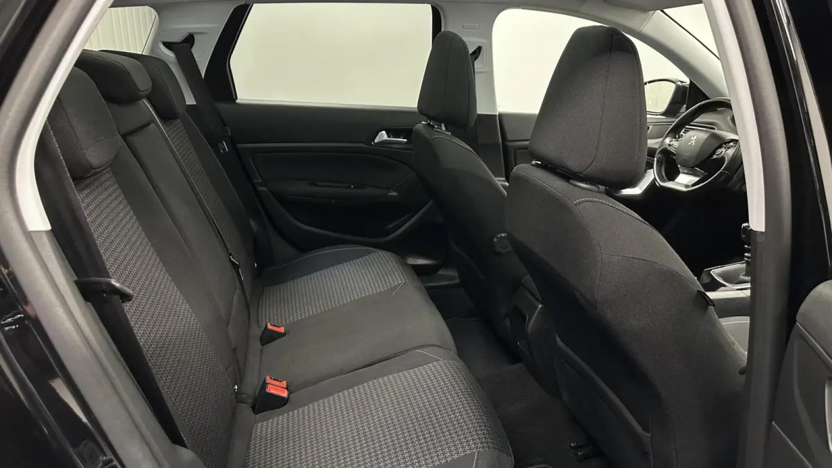 1.2 PureTech Blue Lease Executive PANO CARPLAY NAVI.