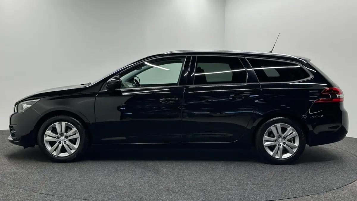 1.2 PureTech Blue Lease Executive PANO CARPLAY NAVI.