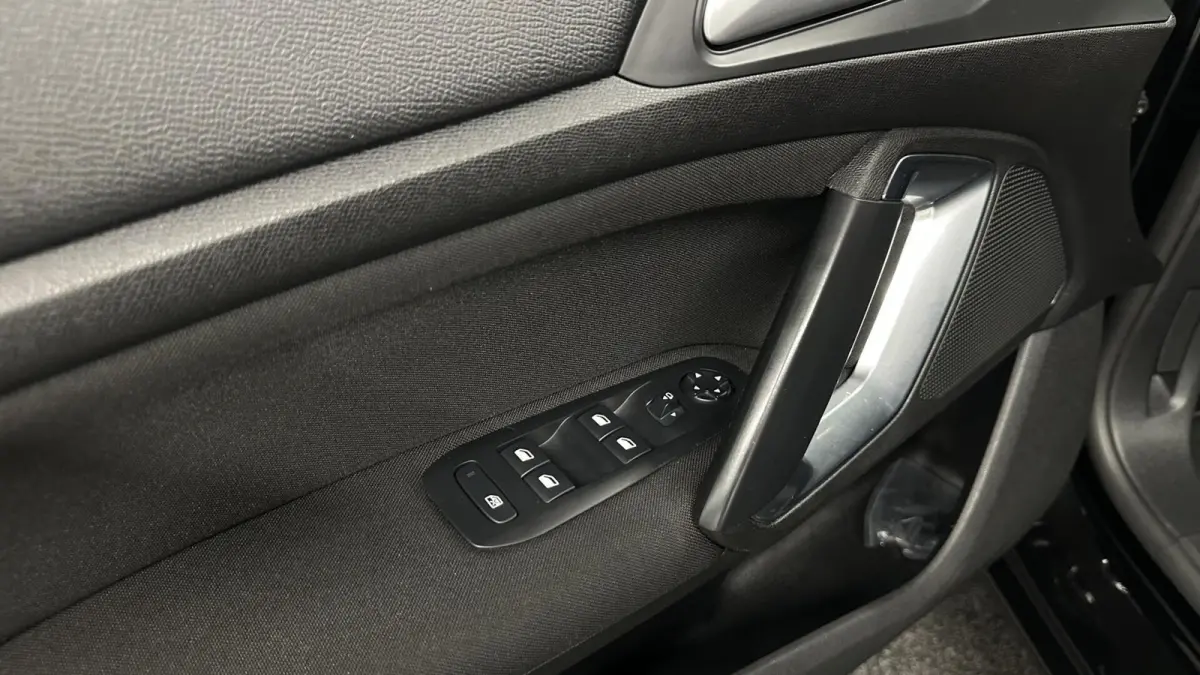 1.2 PureTech Blue Lease Executive PANO CARPLAY NAVI.