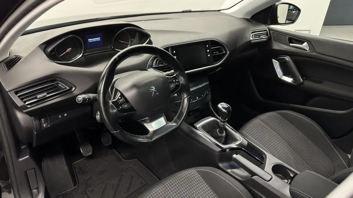 1.2 PureTech Blue Lease Executive PANO CARPLAY NAVI.