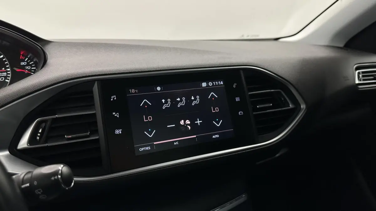 1.2 PureTech Blue Lease Executive PANO CARPLAY NAVI.