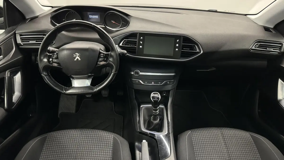 1.2 PureTech Blue Lease Executive PANO CARPLAY NAVI.