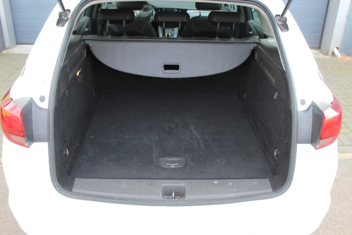 1.0 Online Edition Airco, Carplay, PDC, Bluetooth, DAB, Trekhaak, Apk t/m 5-27!