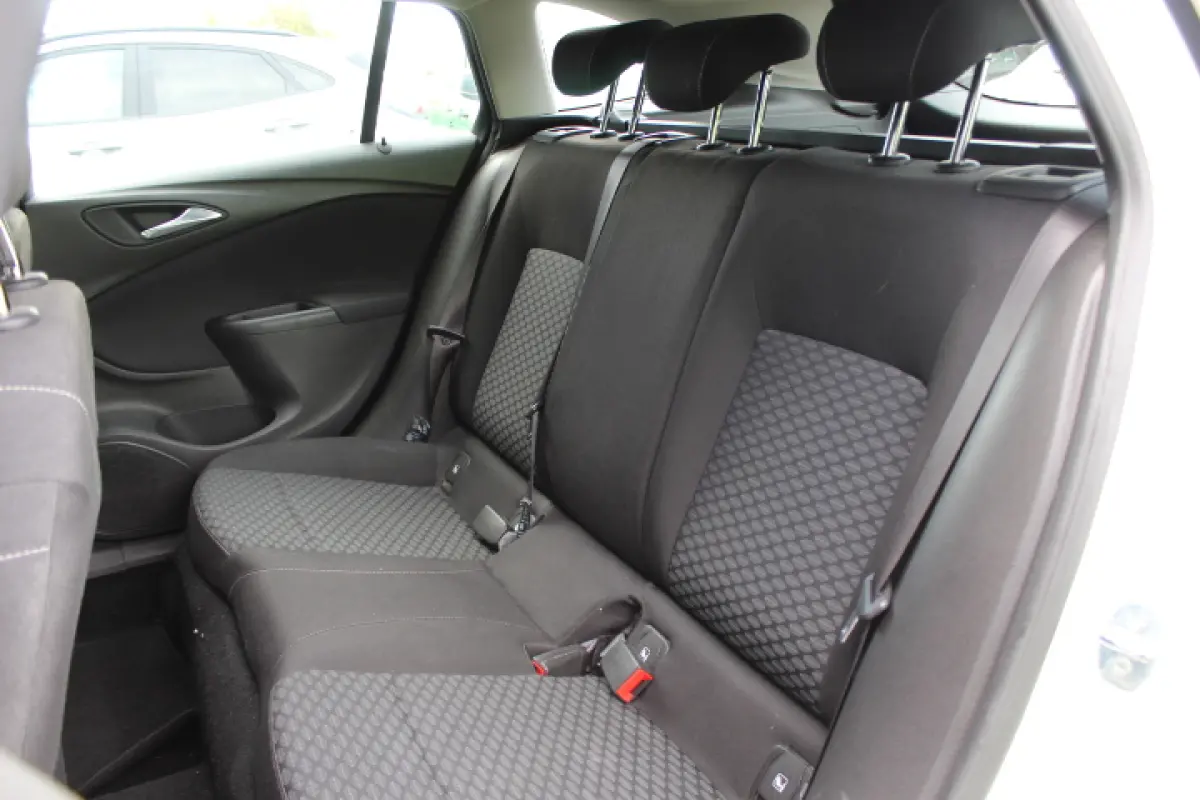 1.0 Online Edition Airco, Carplay, PDC, Bluetooth, DAB, Trekhaak, Apk t/m 5-27!