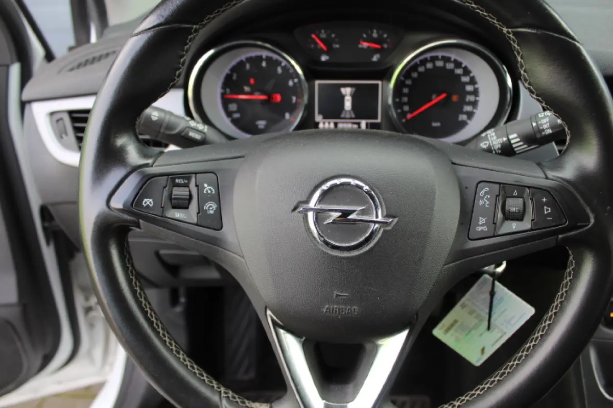 1.0 Online Edition Airco, Carplay, PDC, Bluetooth, DAB, Trekhaak, Apk t/m 5-27!