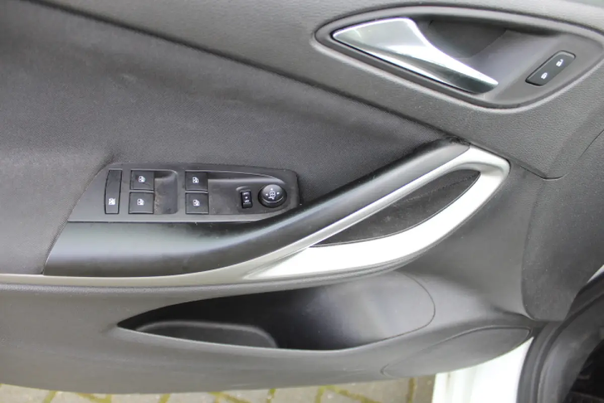 1.0 Online Edition Airco, Carplay, PDC, Bluetooth, DAB, Trekhaak, Apk t/m 5-27!