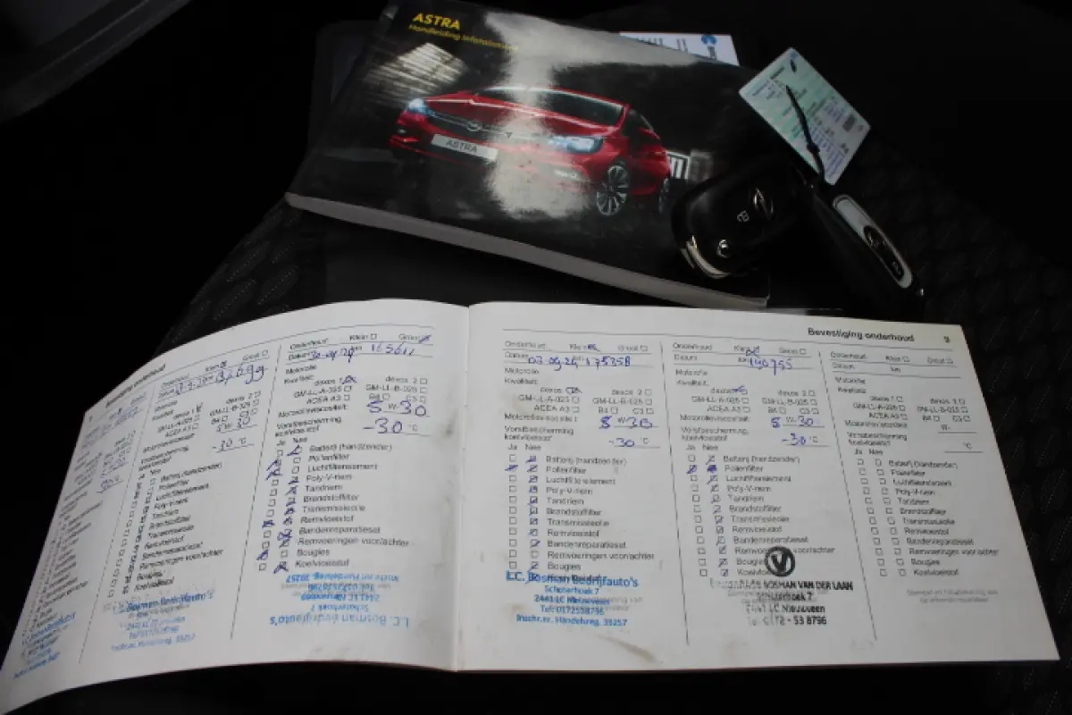 1.0 Online Edition Airco, Carplay, PDC, Bluetooth, DAB, Trekhaak, Apk t/m 5-27!