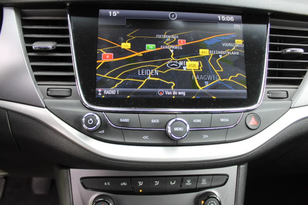 1.0 Online Edition Airco, Carplay, PDC, Bluetooth, DAB, Trekhaak, Apk t/m 5-27!