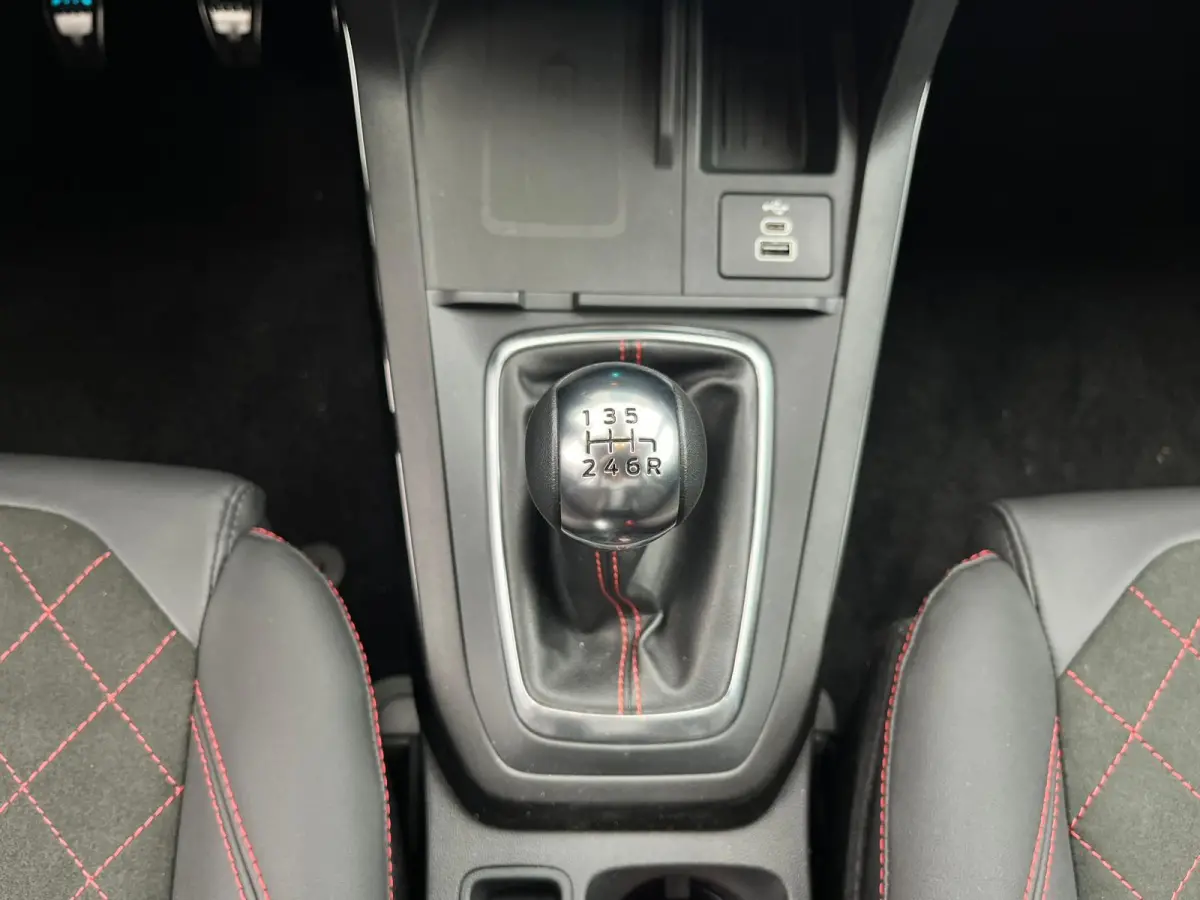 ST-Line X 1.0 EcoBoost Te bestellen | €4000 Ford voordeel | Sync 4 | 18'' lichtmetalen velgen | Adaptive cruisecontrol | Dodehoekdetectie | Winter pack | Climate control | Achteruitrijcame