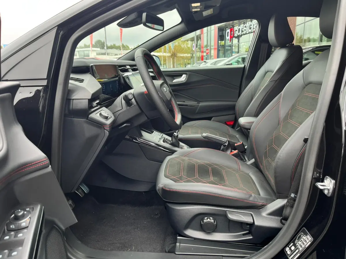ST-Line X 1.0 EcoBoost Te bestellen | €4000 Ford voordeel | Sync 4 | 18'' lichtmetalen velgen | Adaptive cruisecontrol | Dodehoekdetectie | Winter pack | Climate control | Achteruitrijcame
