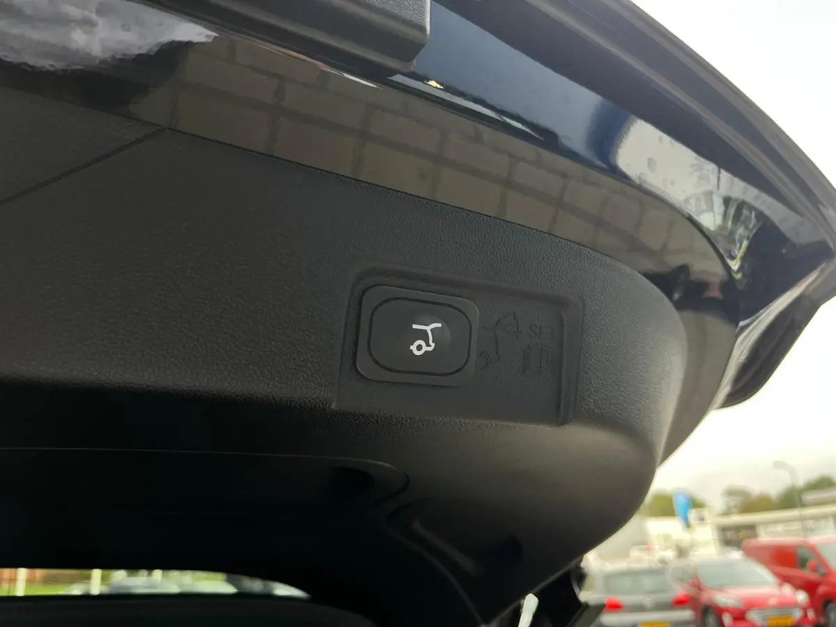 ST-Line X 1.0 EcoBoost Te bestellen | €4000 Ford voordeel | Sync 4 | 18'' lichtmetalen velgen | Adaptive cruisecontrol | Dodehoekdetectie | Winter pack | Climate control | Achteruitrijcame