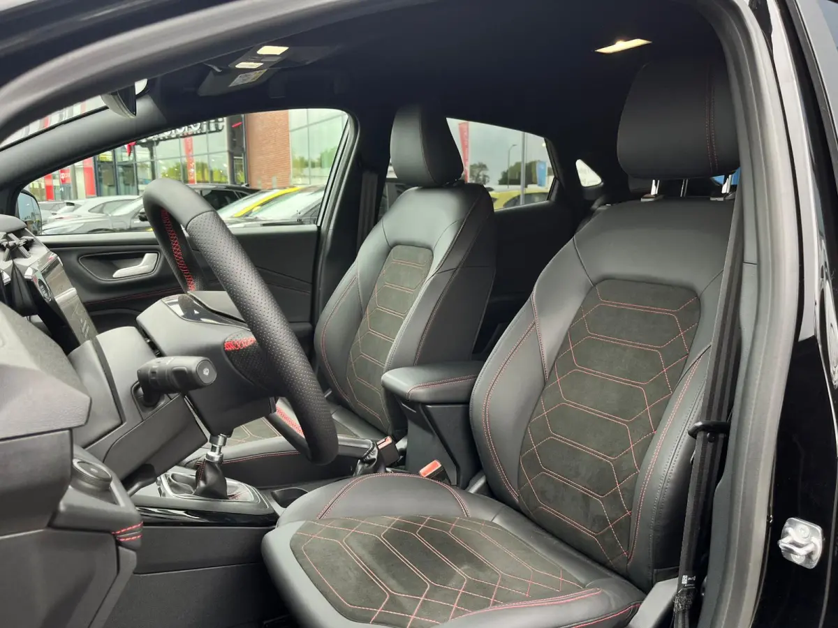 ST-Line X 1.0 EcoBoost Te bestellen | €4000 Ford voordeel | Sync 4 | 18'' lichtmetalen velgen | Adaptive cruisecontrol | Dodehoekdetectie | Winter pack | Climate control | Achteruitrijcame