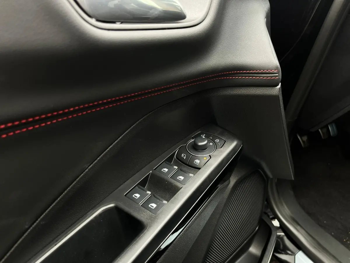 ST-Line X 1.0 EcoBoost Te bestellen | €4000 Ford voordeel | Sync 4 | 18'' lichtmetalen velgen | Adaptive cruisecontrol | Dodehoekdetectie | Winter pack | Climate control | Achteruitrijcame