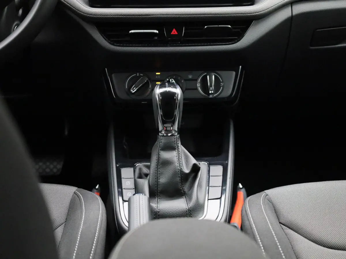 1.0 TSI Selection 115 PK AUTOMAAT |  Virtual Cockpit | Airco | Parkeersensoren | Apple carplay & Android auto | Keyless start | Lane Assist |