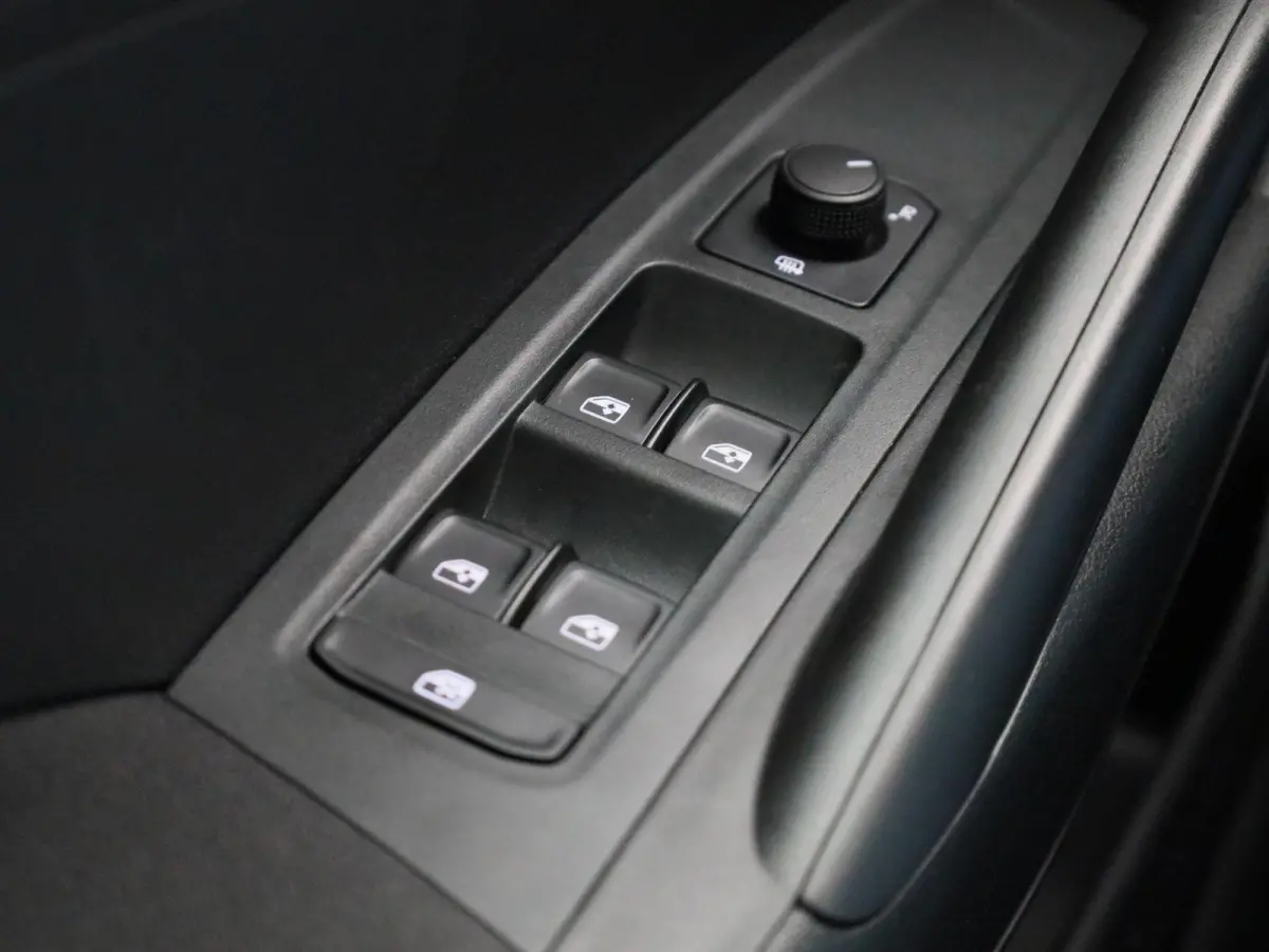 1.0 TSI Selection 115 PK AUTOMAAT |  Virtual Cockpit | Airco | Parkeersensoren | Apple carplay & Android auto | Keyless start | Lane Assist |