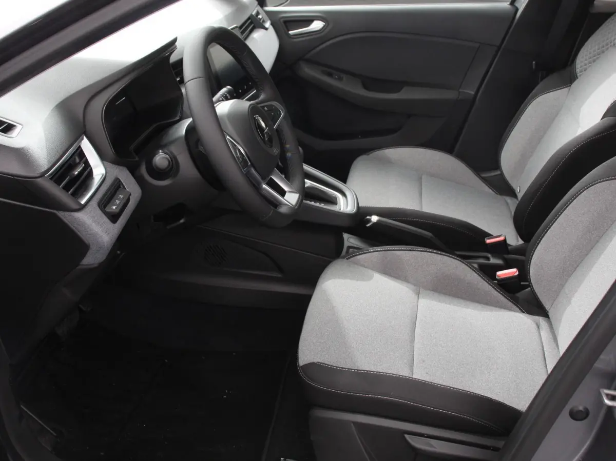 1.6 HEV Automaat Intense DEMO ! Navigatie d.m.v. Apple Carplay/Android Auto Camera Climate Control Cruise Control Lichtmetalen velgen Extra Getint Glas Digitale Cockpit