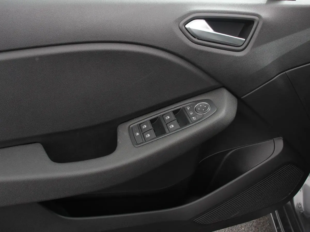 1.6 HEV Automaat Intense DEMO ! Navigatie d.m.v. Apple Carplay/Android Auto Camera Climate Control Cruise Control Lichtmetalen velgen Extra Getint Glas Digitale Cockpit