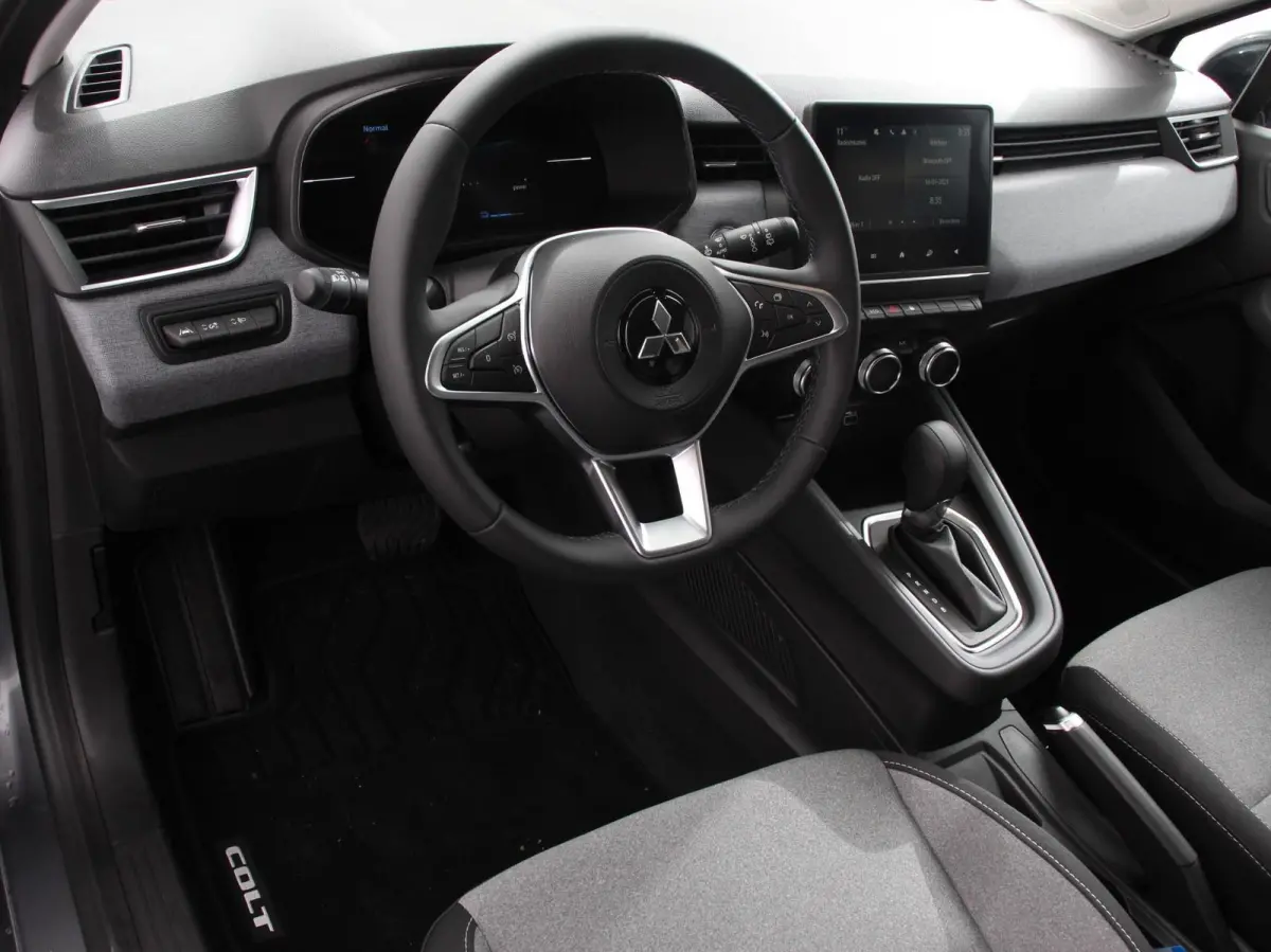 1.6 HEV Automaat Intense DEMO ! Navigatie d.m.v. Apple Carplay/Android Auto Camera Climate Control Cruise Control Lichtmetalen velgen Extra Getint Glas Digitale Cockpit