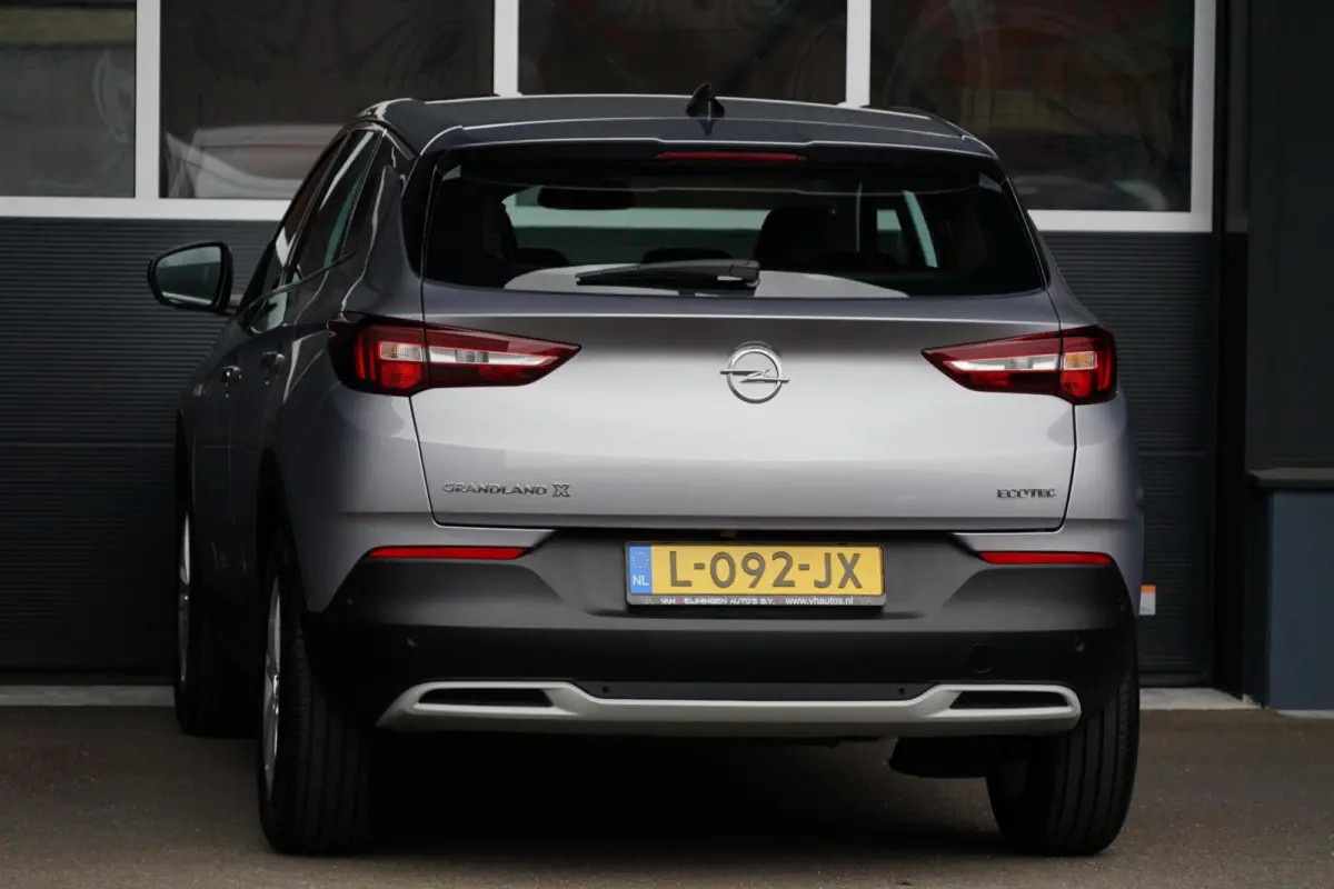 1.2 Turbo Business Elegance, CarPlay, cam.