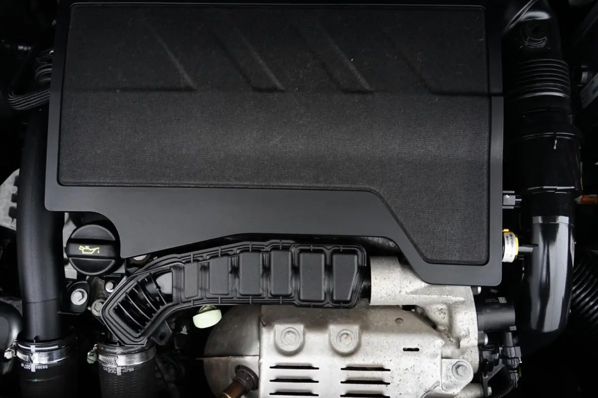 1.2 Turbo Business Elegance, CarPlay, cam.