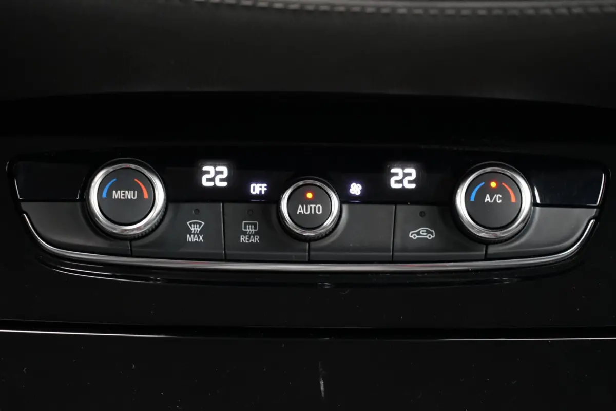 1.2 Turbo Business Elegance, CarPlay, cam.