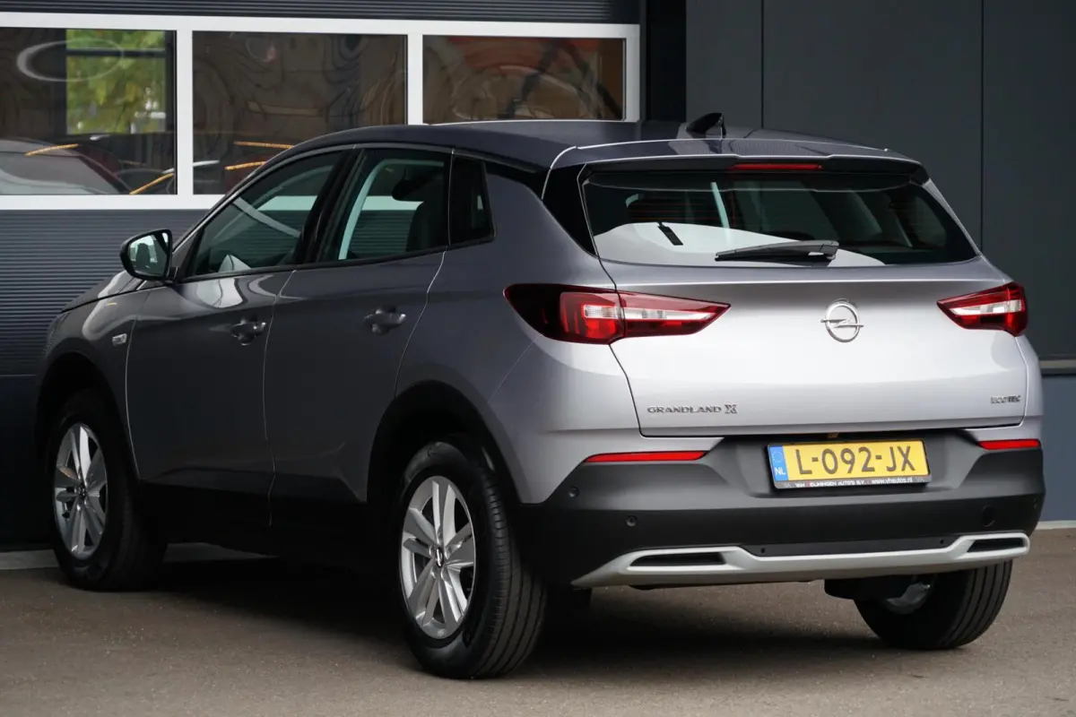 1.2 Turbo Business Elegance, CarPlay, cam.