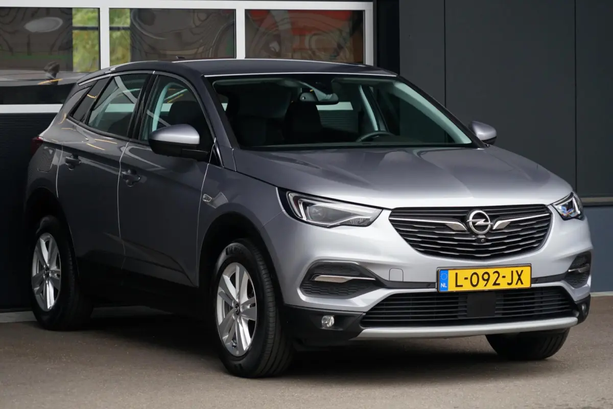 1.2 Turbo Business Elegance, CarPlay, cam.