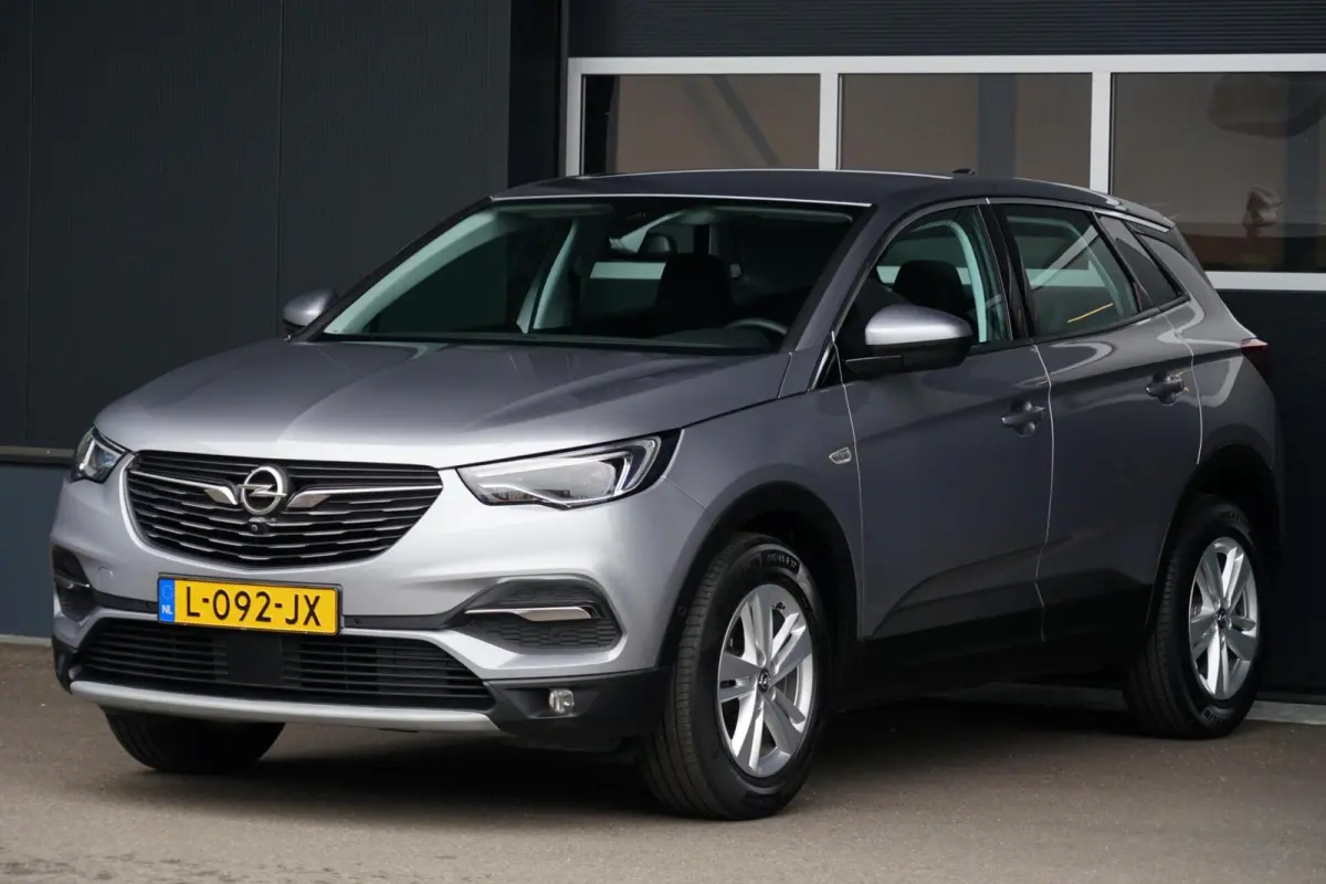 1.2 Turbo Business Elegance, CarPlay, cam.
