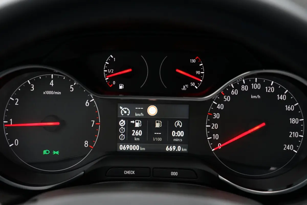 1.2 Turbo Business Elegance, CarPlay, cam.