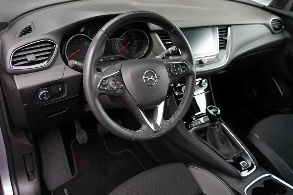 1.2 Turbo Business Elegance, CarPlay, cam.