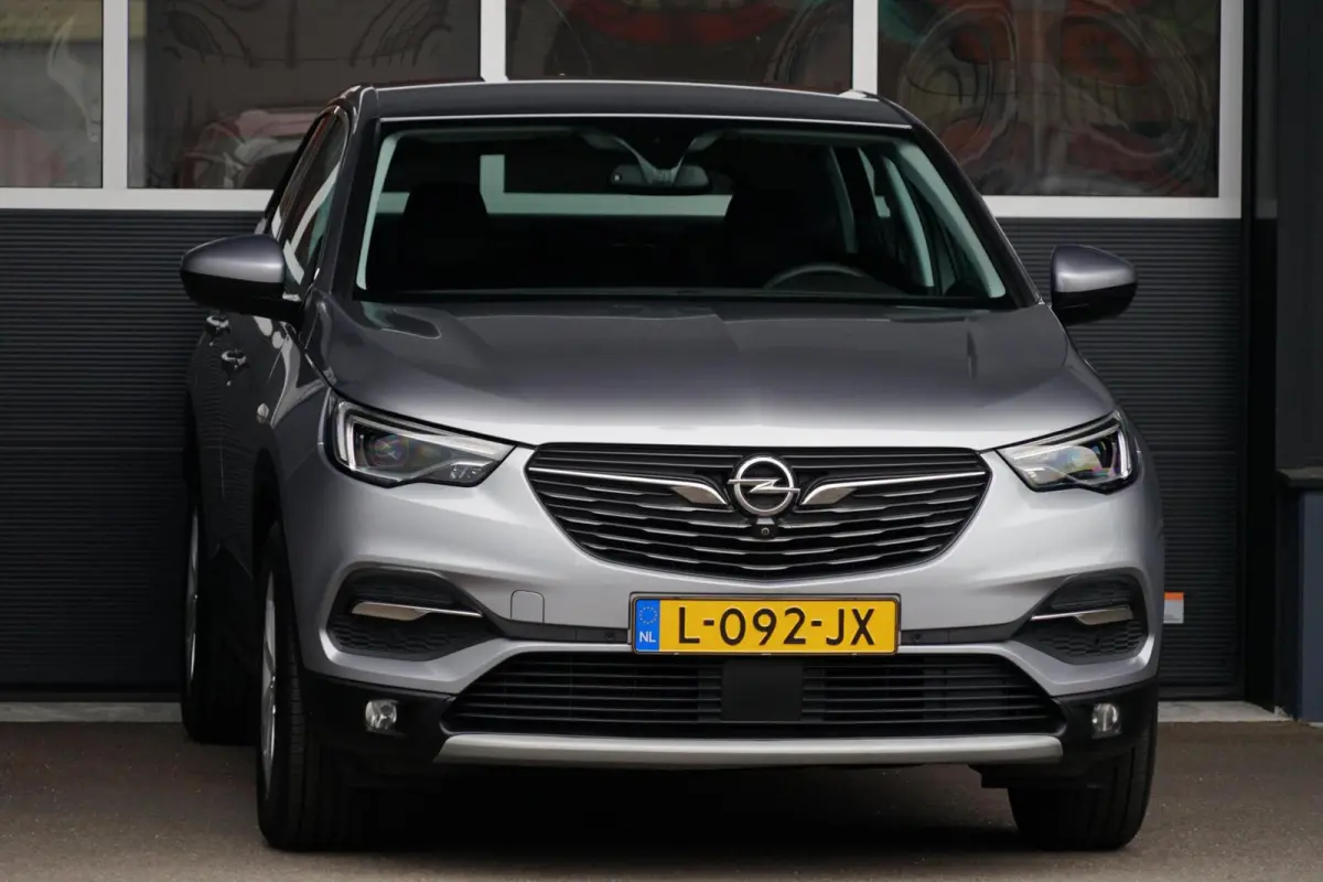 1.2 Turbo Business Elegance, CarPlay, cam.