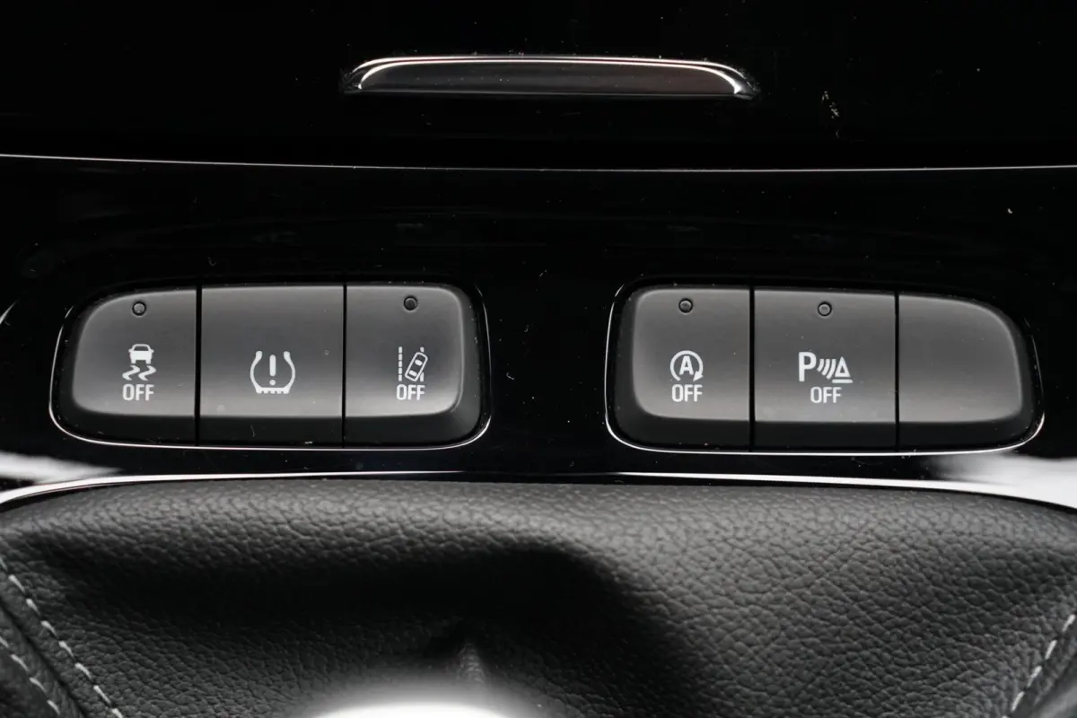 1.2 Turbo Business Elegance, CarPlay, cam.