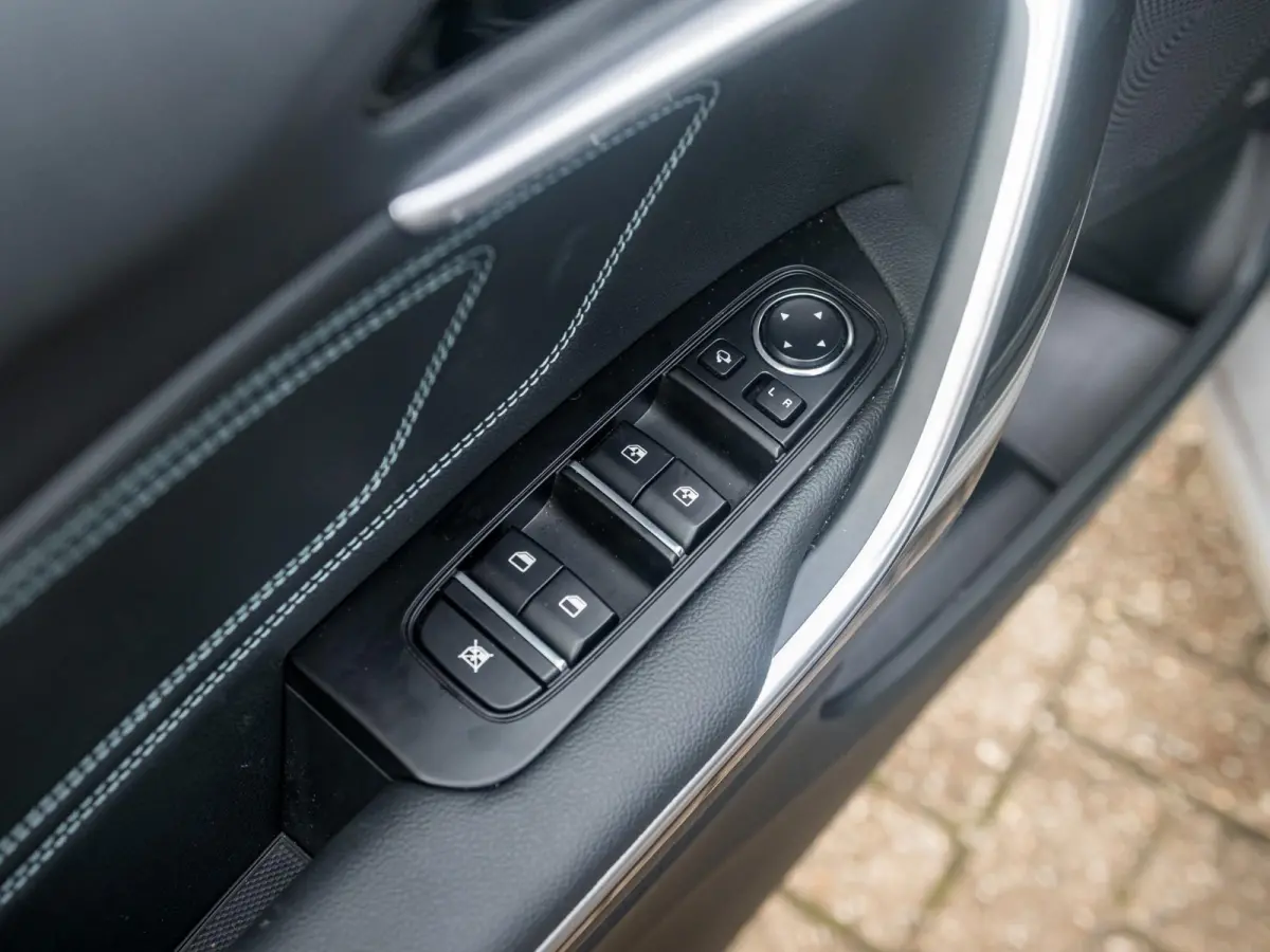 1.0 T-GDi MHEV Design Edition l navigatie l stoel en stuurwielverwarming l EL. kofferklep l JBL premium Sound