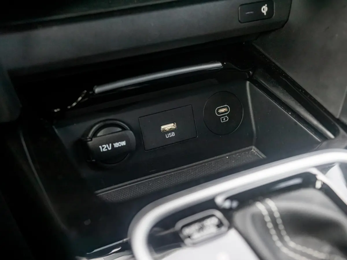 1.0 T-GDi MHEV Design Edition l navigatie l stoel en stuurwielverwarming l EL. kofferklep l JBL premium Sound