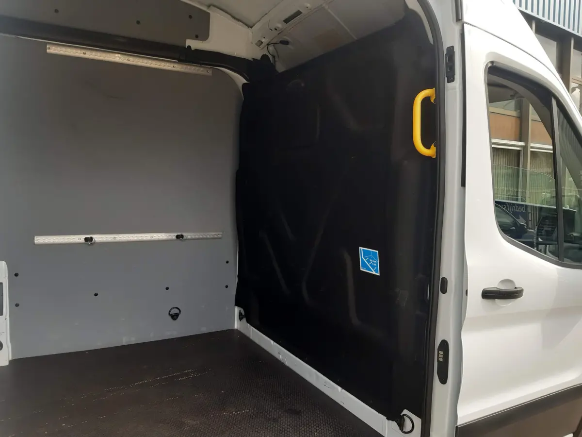 2.0 TDCI 96Kw/130Pk L3H2 Airco Cruisecontrol Achteruitrijcamera 270graden doordraai achterdeuren
