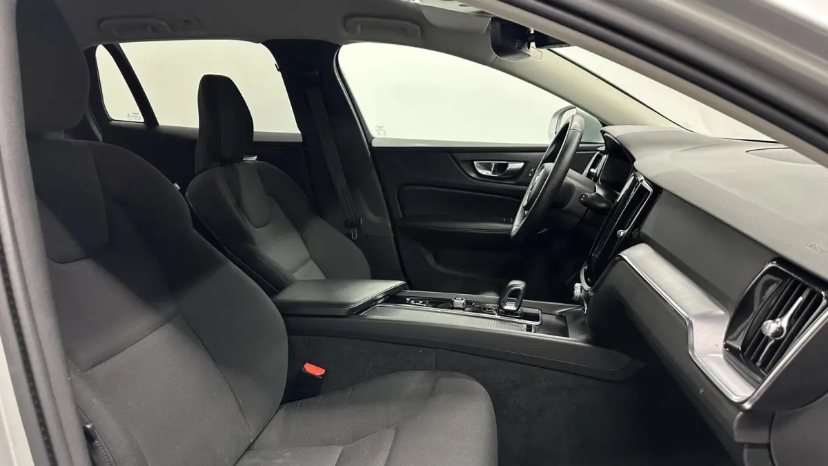 2.0 B3 Momentum Business ECC NAVI CAMERA CARPLAY LM CRUISE.