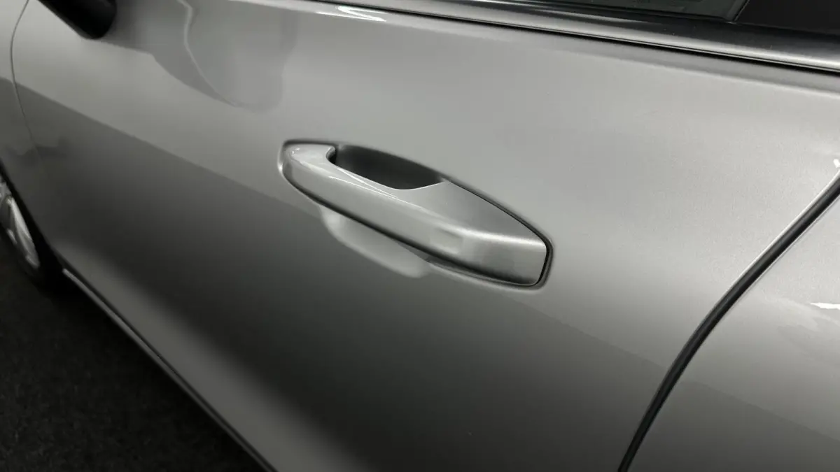 2.0 B3 Momentum Business ECC NAVI CAMERA CARPLAY LM CRUISE.