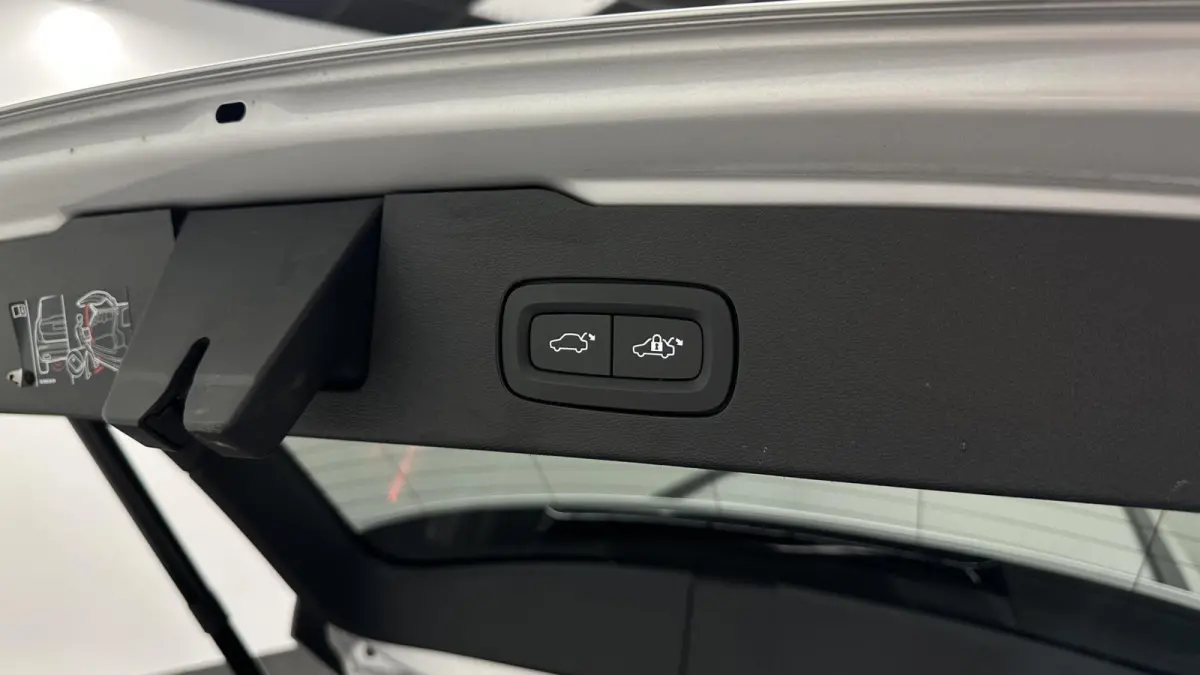 2.0 B3 Momentum Business ECC NAVI CAMERA CARPLAY LM CRUISE.
