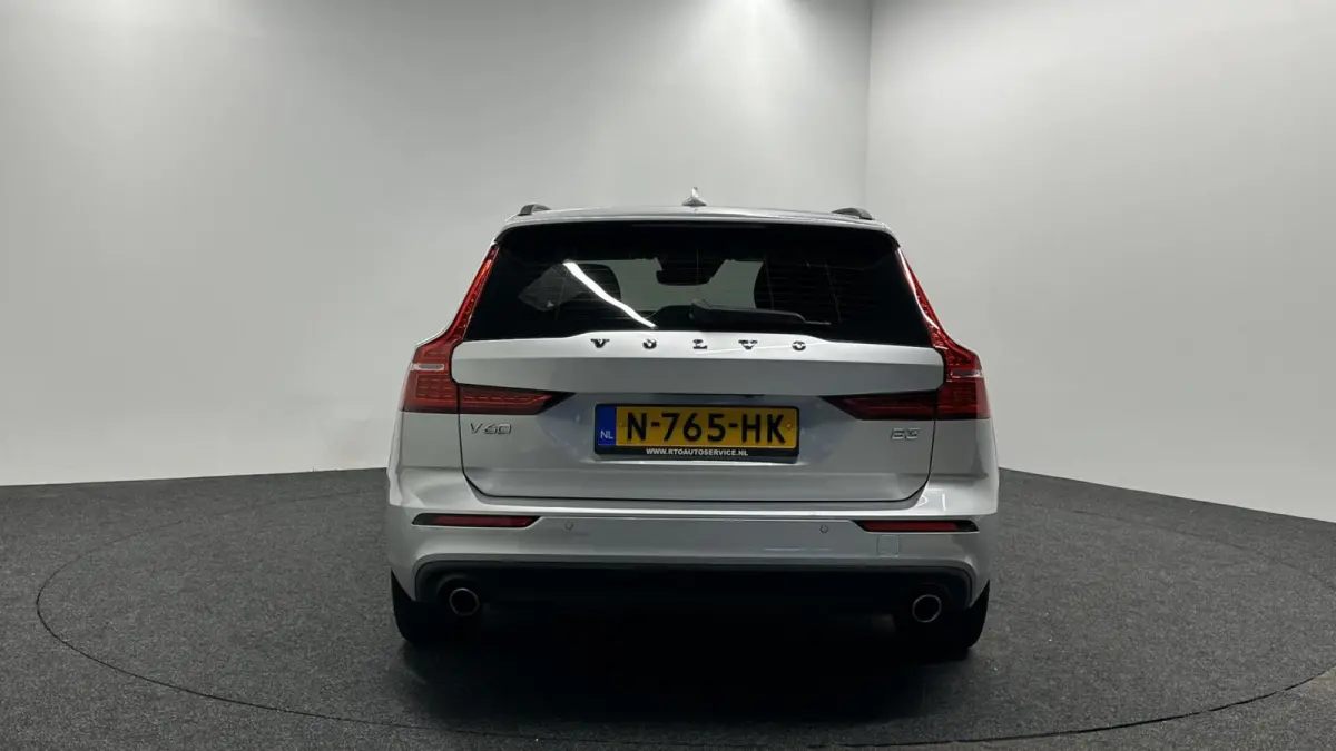 2.0 B3 Momentum Business ECC NAVI CAMERA CARPLAY LM CRUISE.